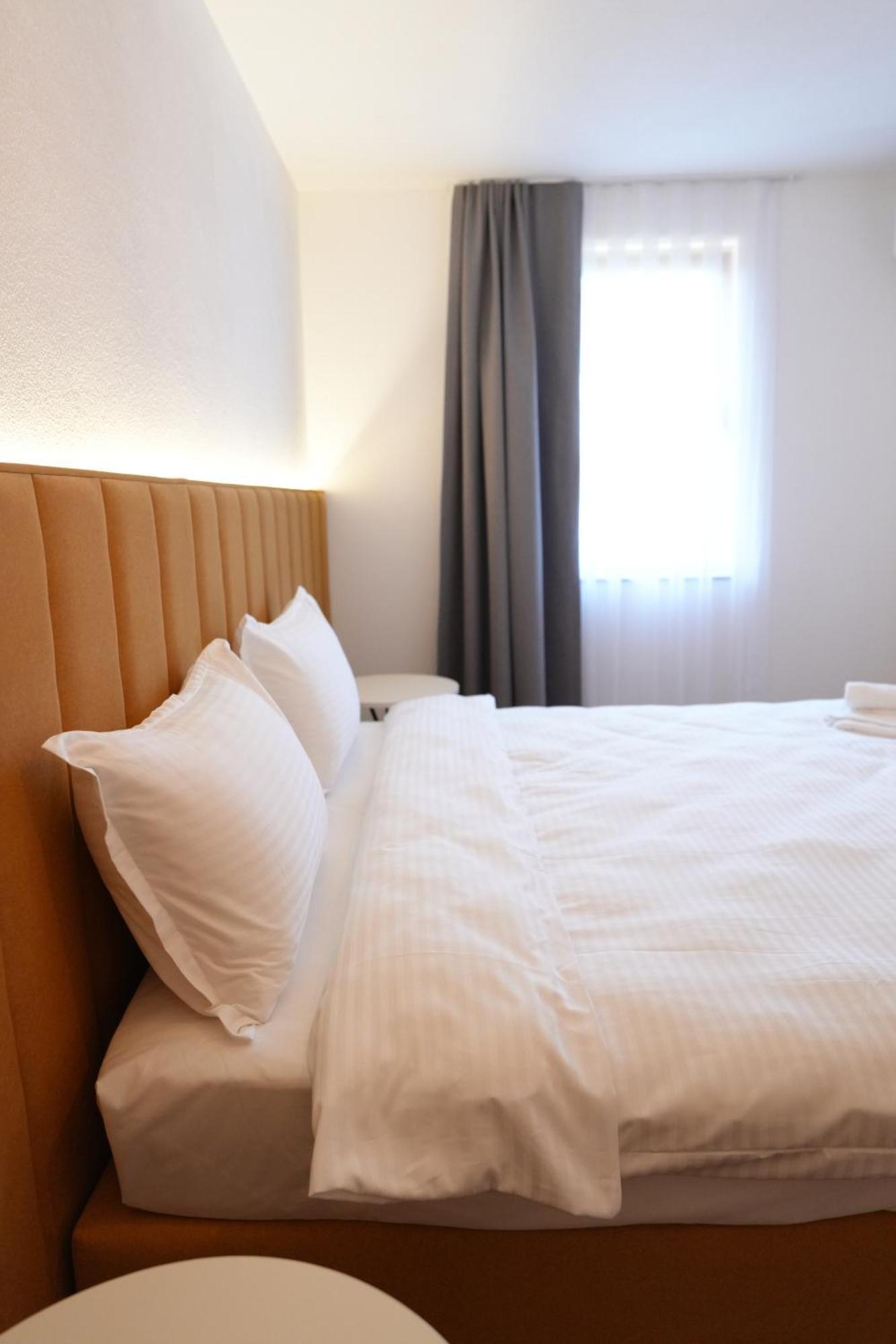 Biond Hotel Прізрен Екстер'єр фото